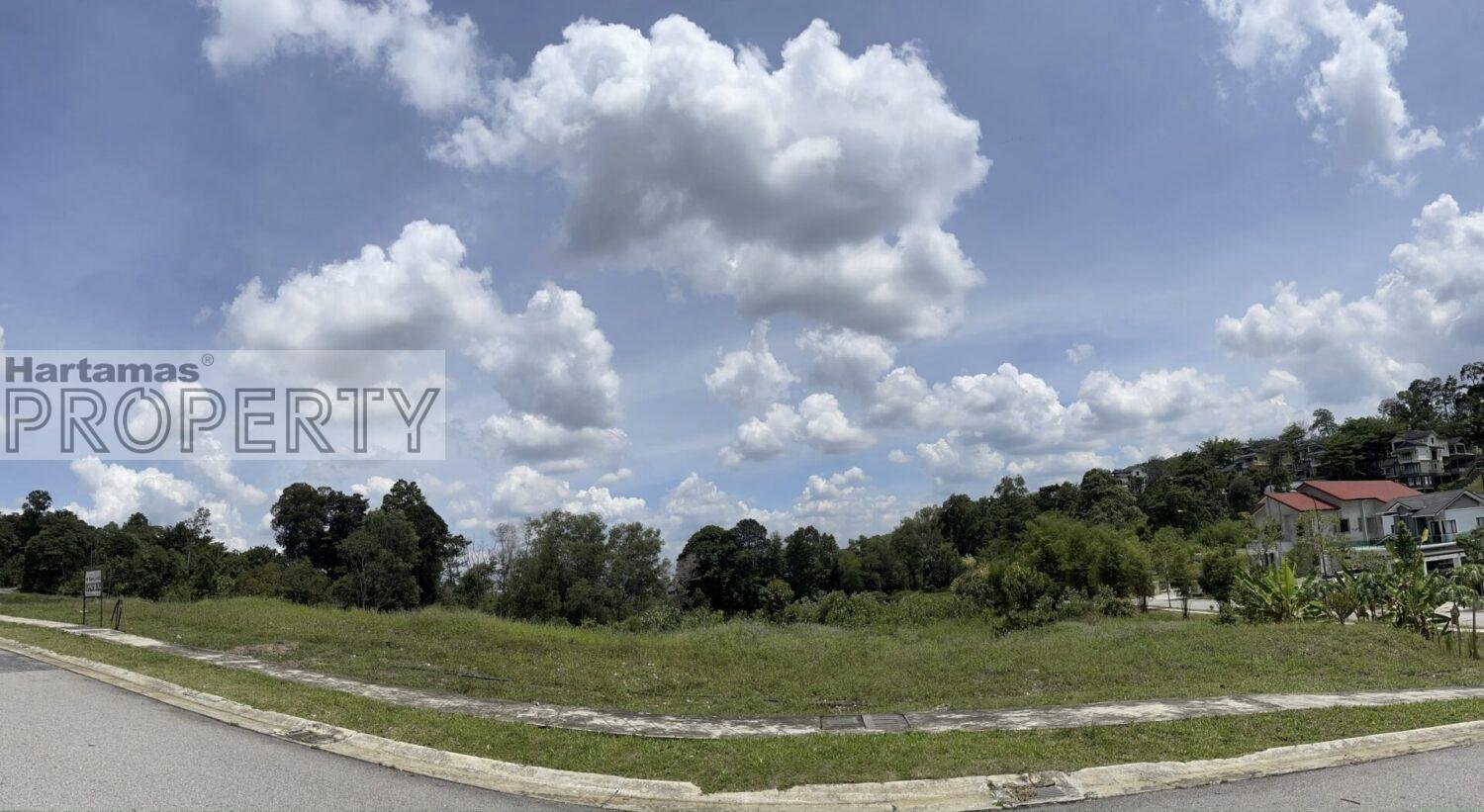 Living in nature and woodland Kayangan Height Shah Alam