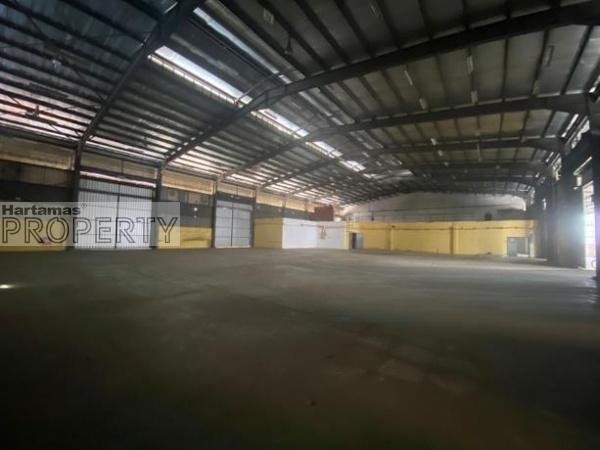 Detached factory with office to let @ Kota Damansara