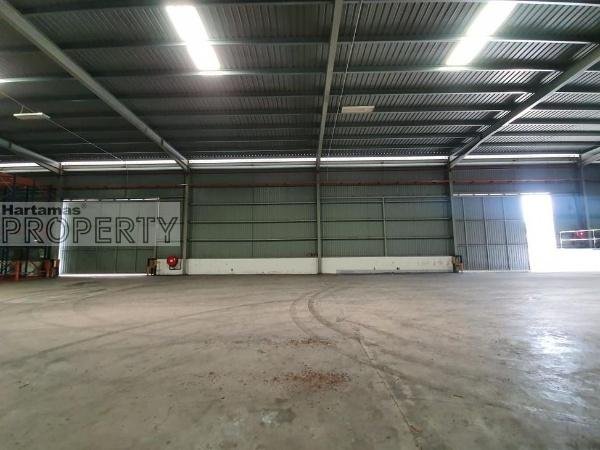 Detached warehouse to let @ PJ prime area