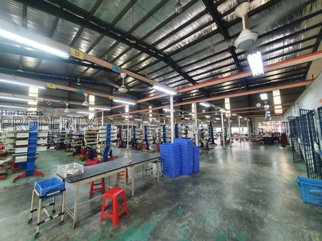 Detached Warehouse with office for rent located @ Sungai Buloh