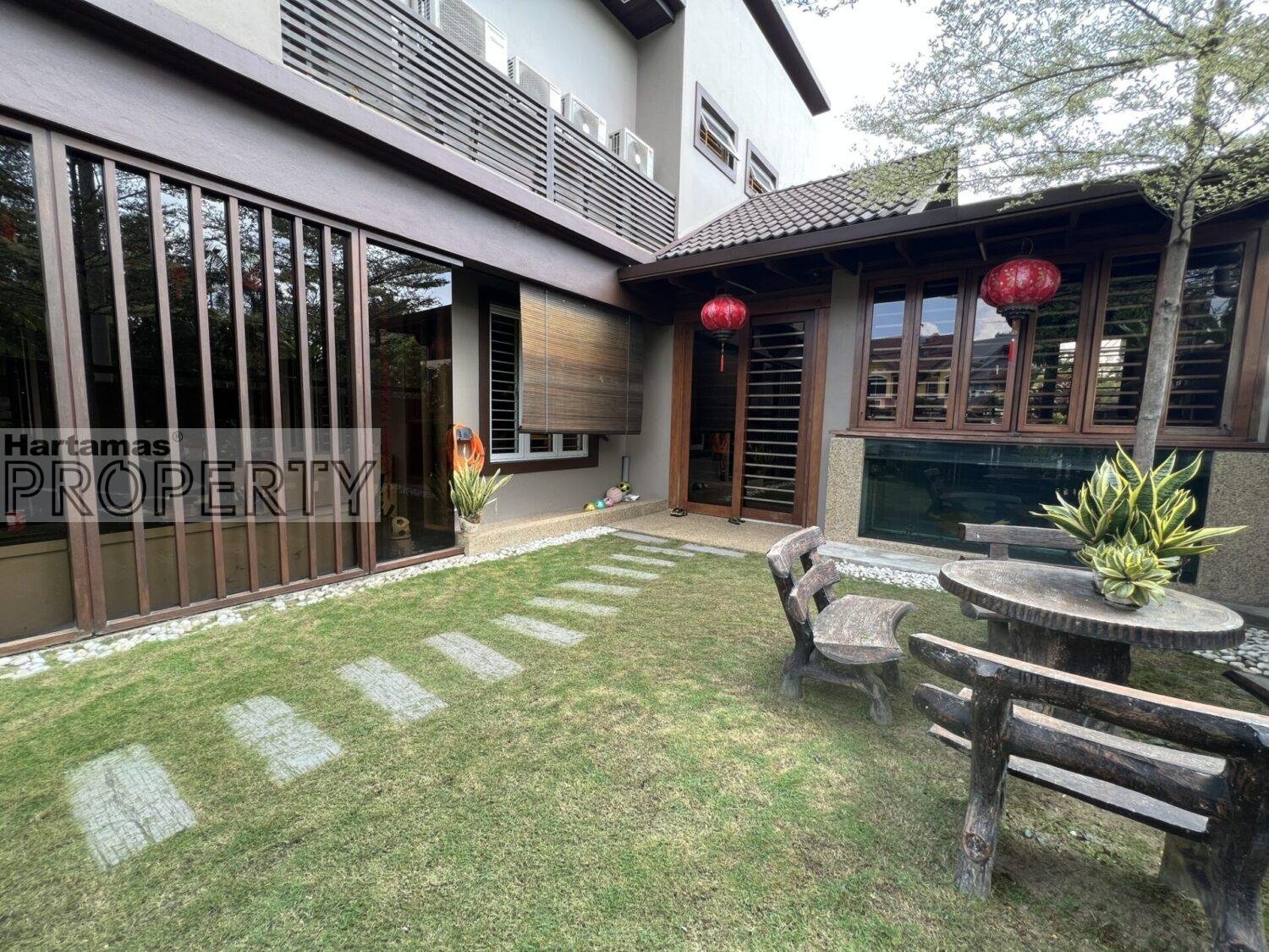 Able to change to FREEHOLD! Tip-Top Condition!