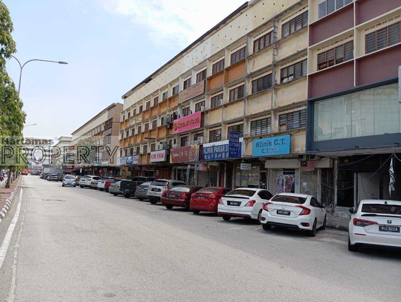 4 Storey Shoplot in Klang Town / Pusat Bandar Klang For Sale