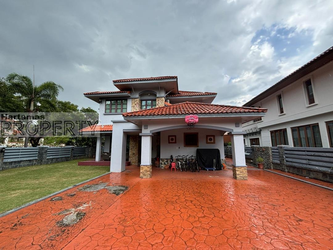 For Rent: 2-storey Corner Bungalow with pool at Laman Ara, Ara Damansara | Gated & guarded, with CCTV for added security