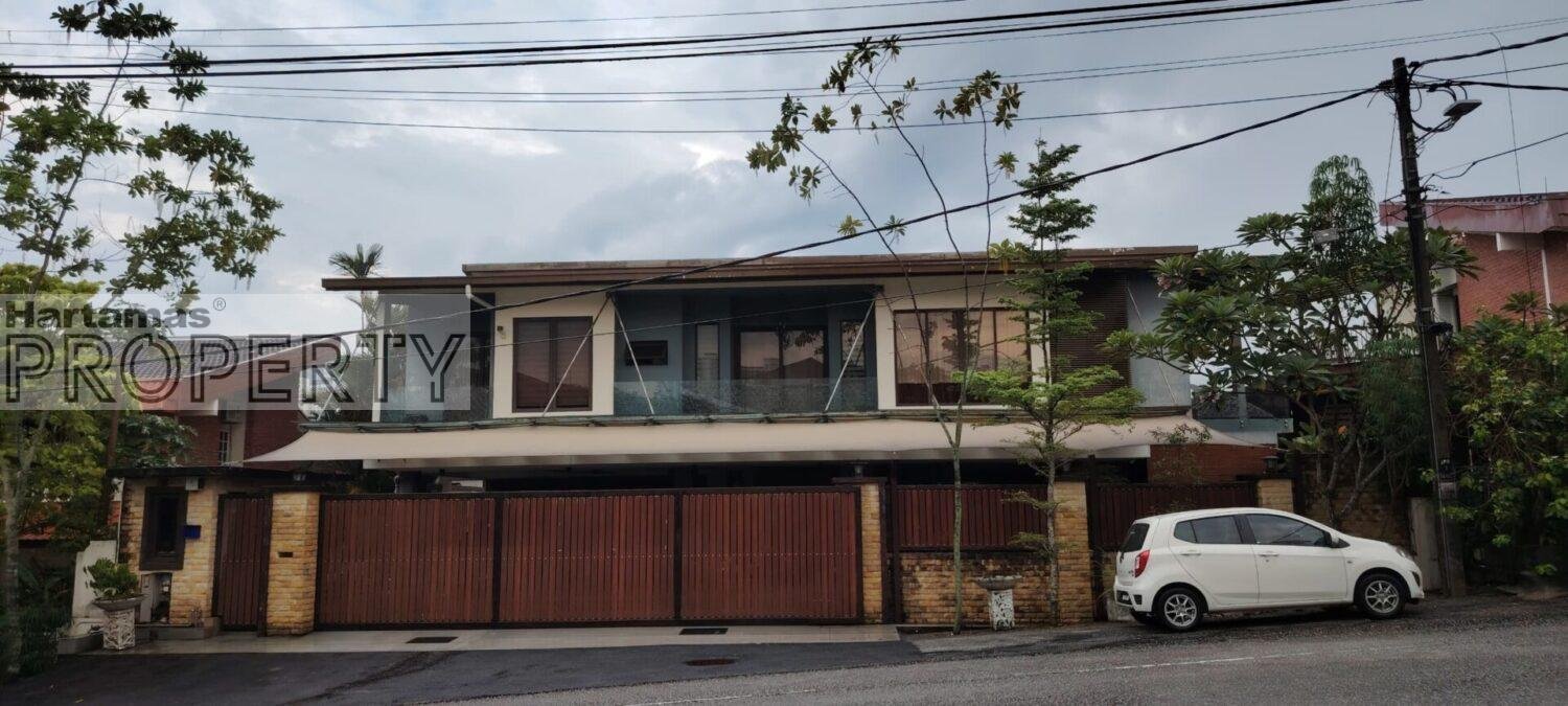 Quiet! Large Bungalow in Taman Desa! Large Car Porch! Great Location