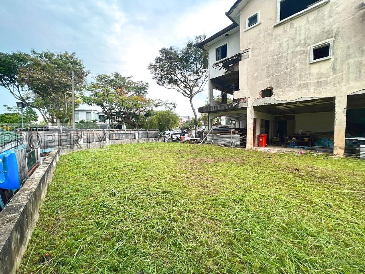 Tropicana Golf & Country Resort Homes 3 Story Corner Lot for Sale