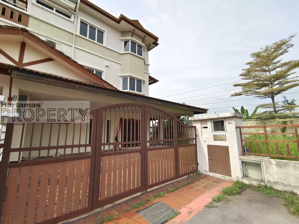 Seri Aman Heights Semi-D Unit At Sungai Buloh For Sale