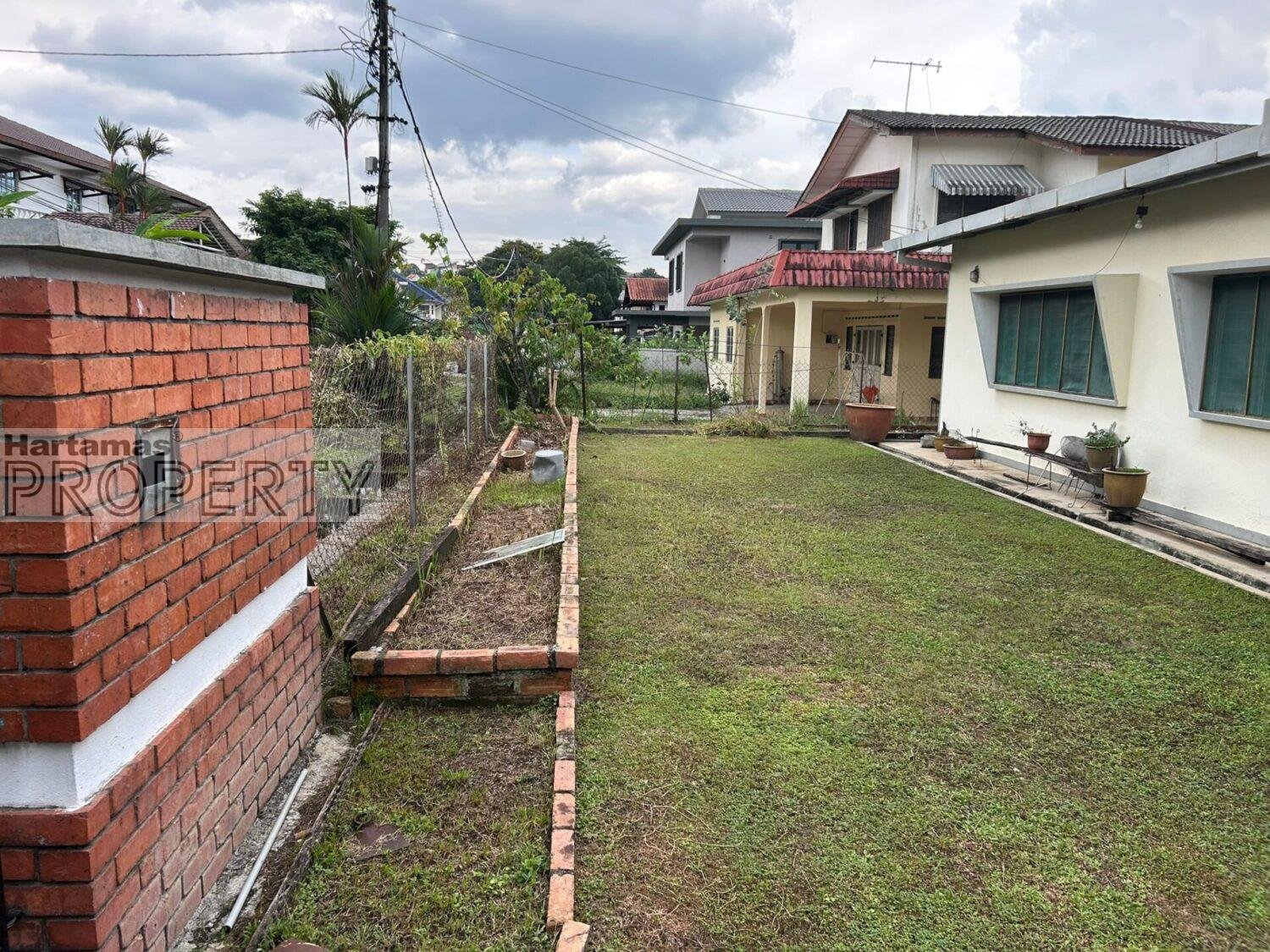 Bungalow in superb location PJ ss3! Freehold! Practical land shape!