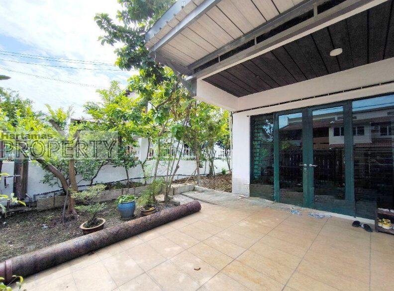 For Sale: TTDI End Lot 2.5-Storey With 9ft Extra Land | Freehold | 5R5B