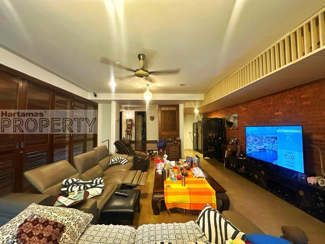 For Sale: TTDI Corner Lot | Renovated 2-Storey | 4,240sf Land | Split-Level Design
