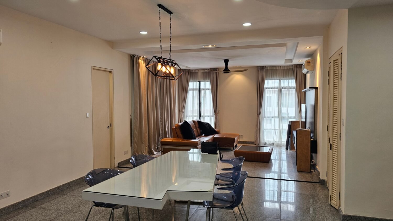 Superb location in Subang Jaya Ss16! Close to malls! Freehold!