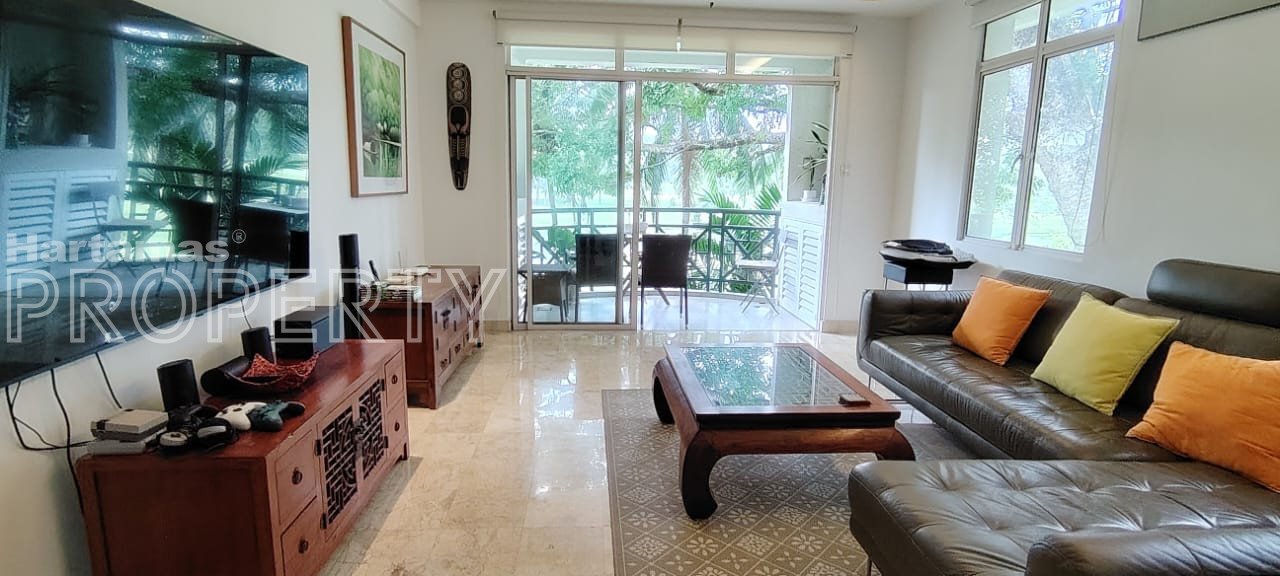 Bungaraya Condo in Saujana Golf, next to Ara Damansara! Superb view of Sauajana Golf! Excellent condition!