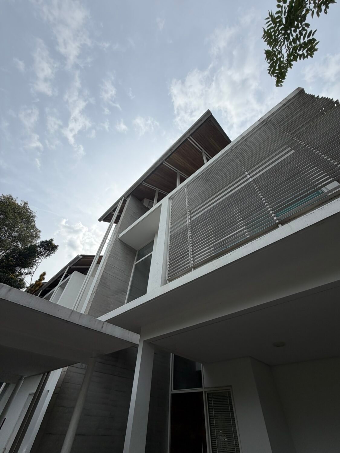 For Rent : Seri Pilmoor, Ara Damansara | 3-Storey Semi-D | 5+1R 5B | 4,628 sqft Built-up | Gated & Guarded | 4 Car Parks