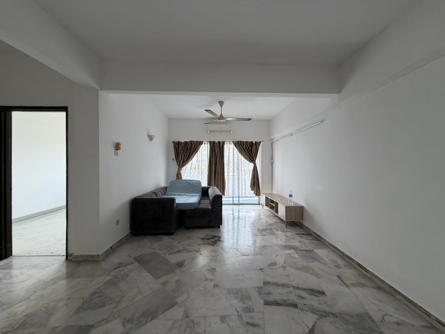 For Rent : Sri Permata, Shah Alam | 2R 2B | 1,024 sqft | Partially Furnished | 1 Car Park