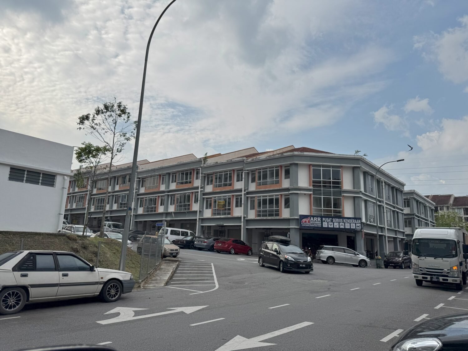Salak Tinggi 3-Storey Shop Lot for Sale