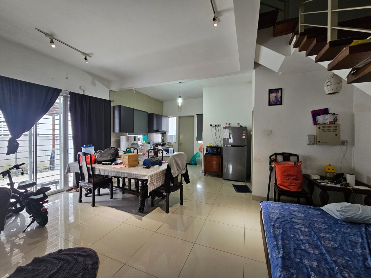 Elmina East Ariza Spacious End lot for rent