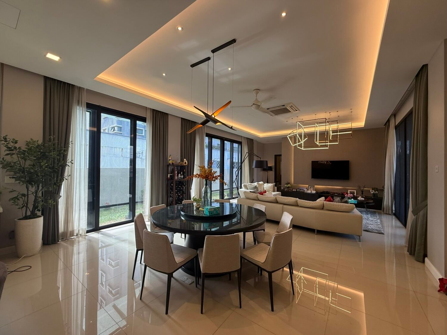 A Grand Bungalow Contemporary Designed for Space, Style & Generations