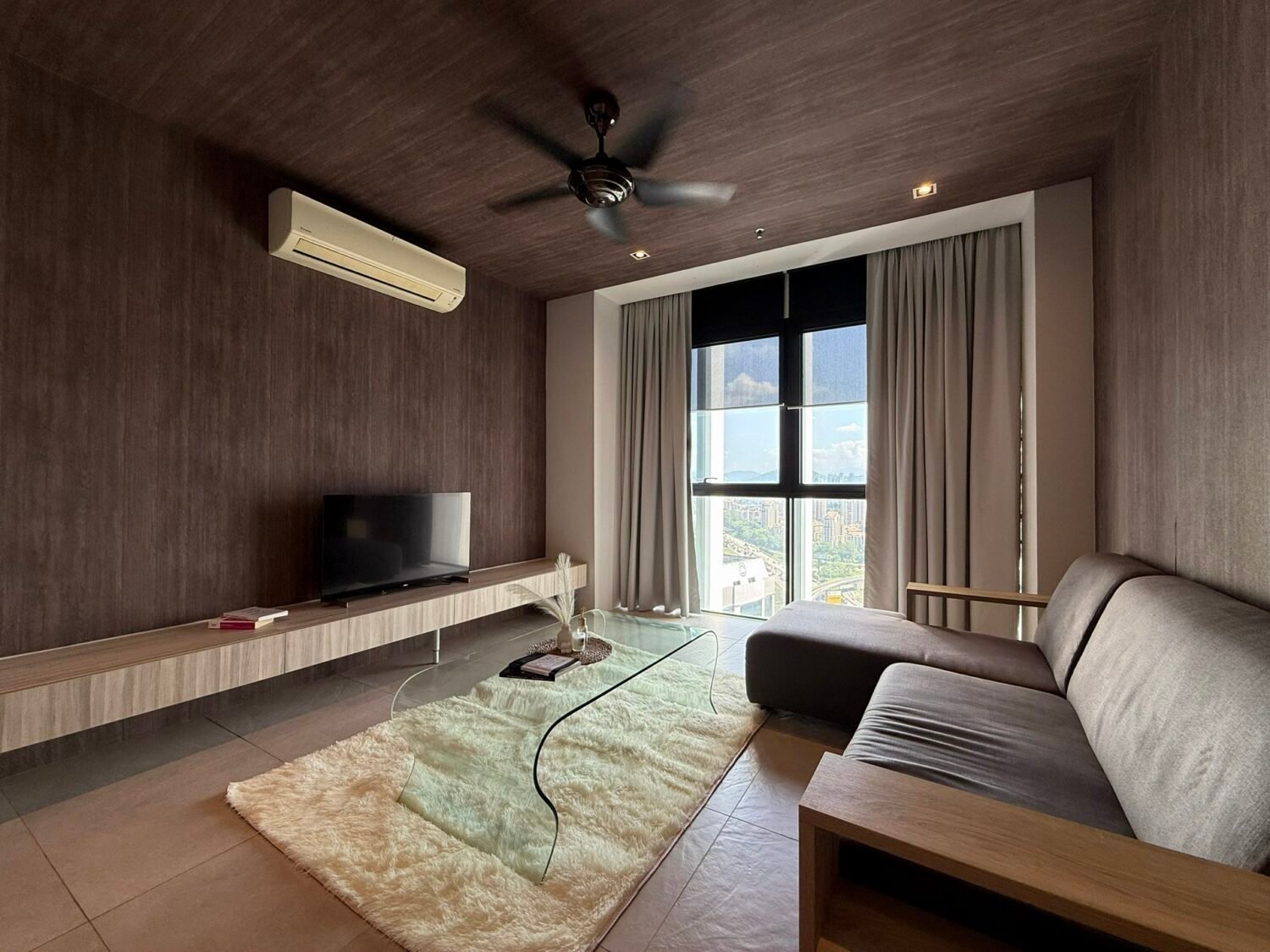 Lumi Tropicana – 2 Rooms 2 Baths 1 Parking
