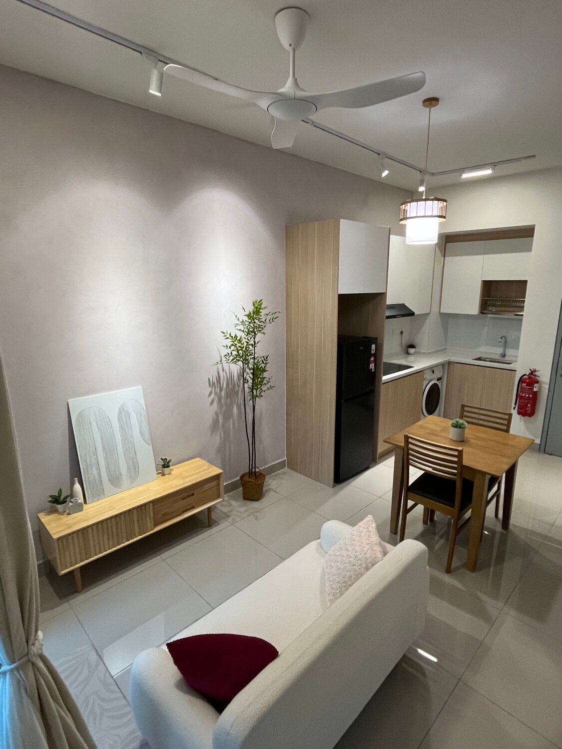 For Rent : 121 Residences – 2 Rooms 450 sqft – Fully Furnished – 1 Car Park
