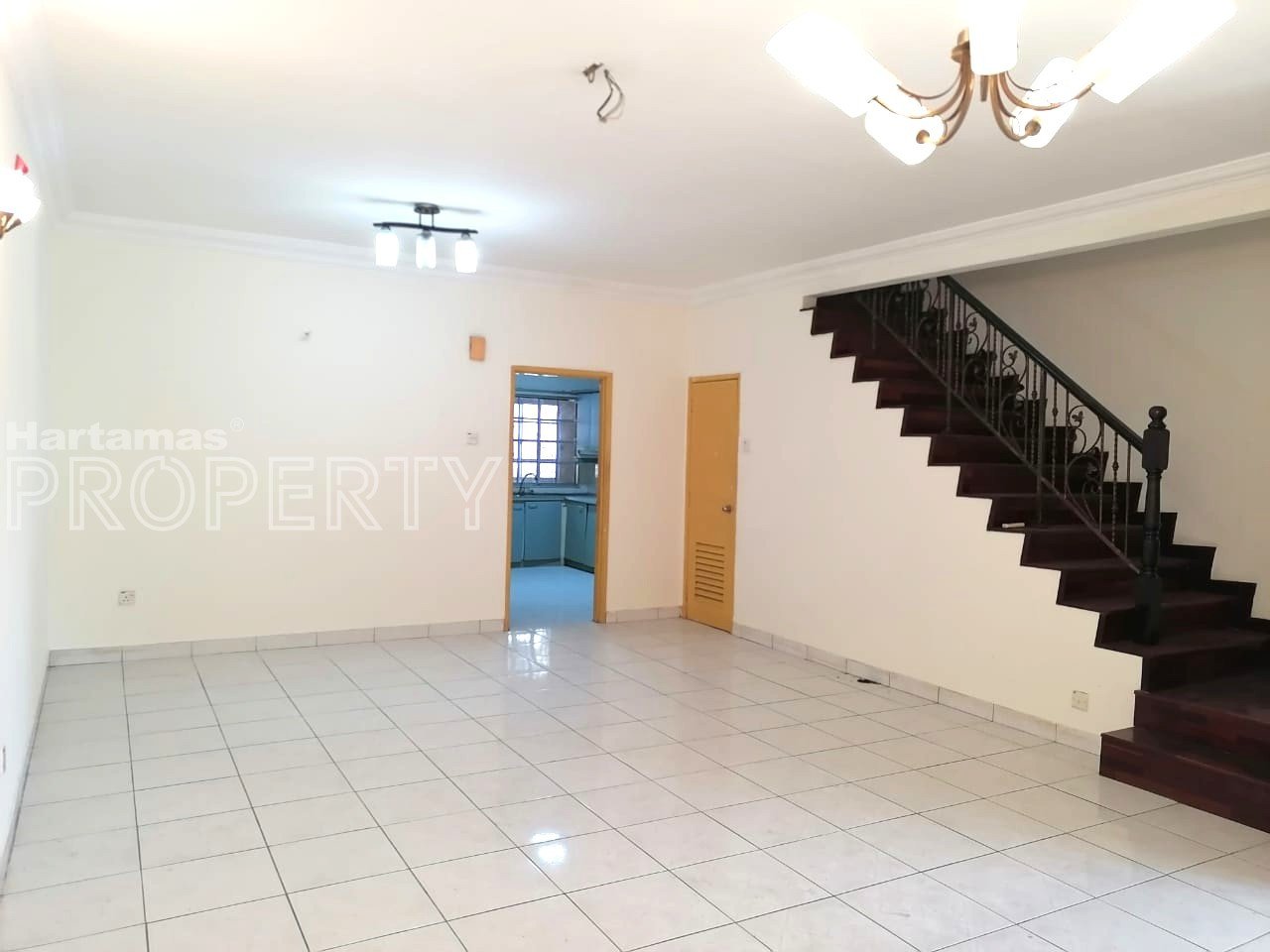 2-Storey Terraced House (End Lot with Land) @ BRP 7, Bukit Rahman Putra, Sungai Buloh for Rent