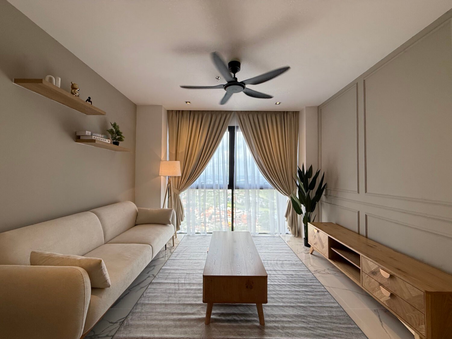 Lumi Tropicana Fully Furnish ID Unit, High Floor, Golf View