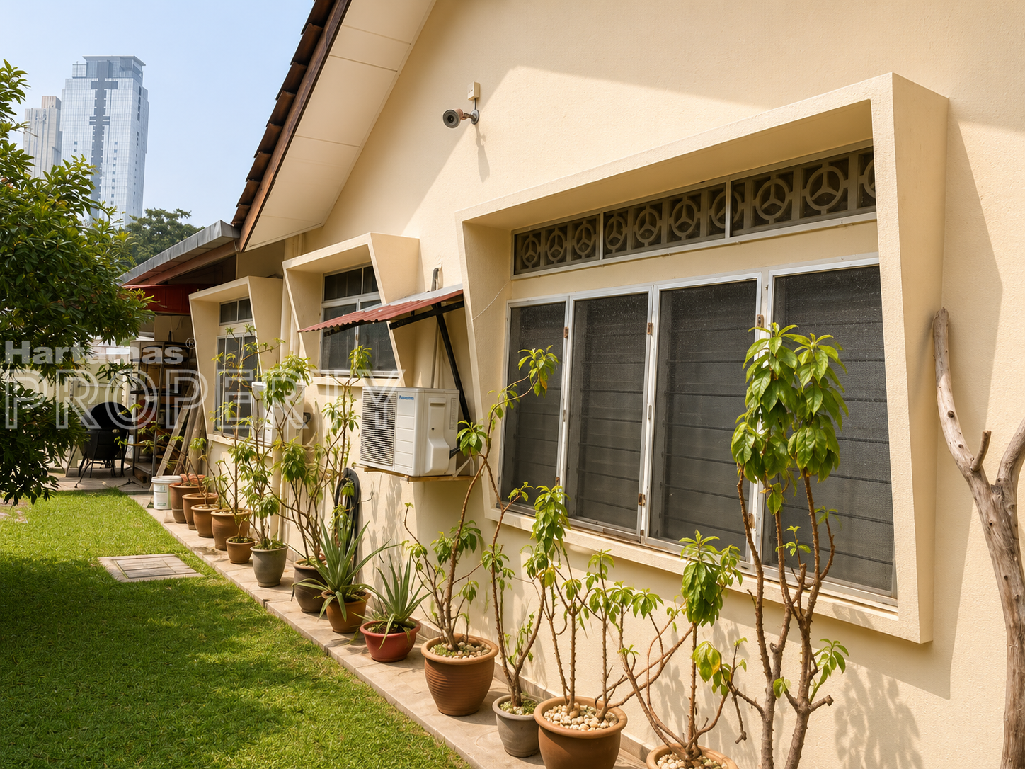 For Rent : Section 14 Petaling Jaya – Corner 1-Storey Terrace – 4 Rooms – 22×65